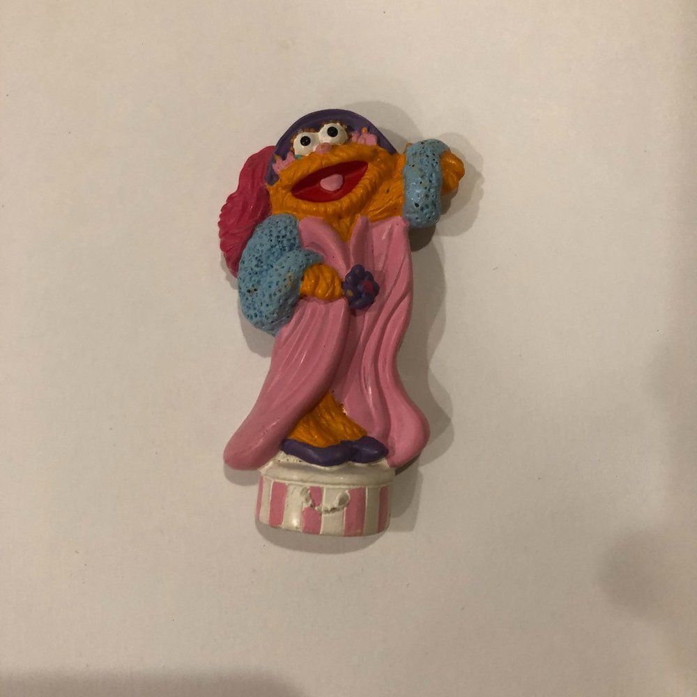 Sesame Street Zoey Magnet